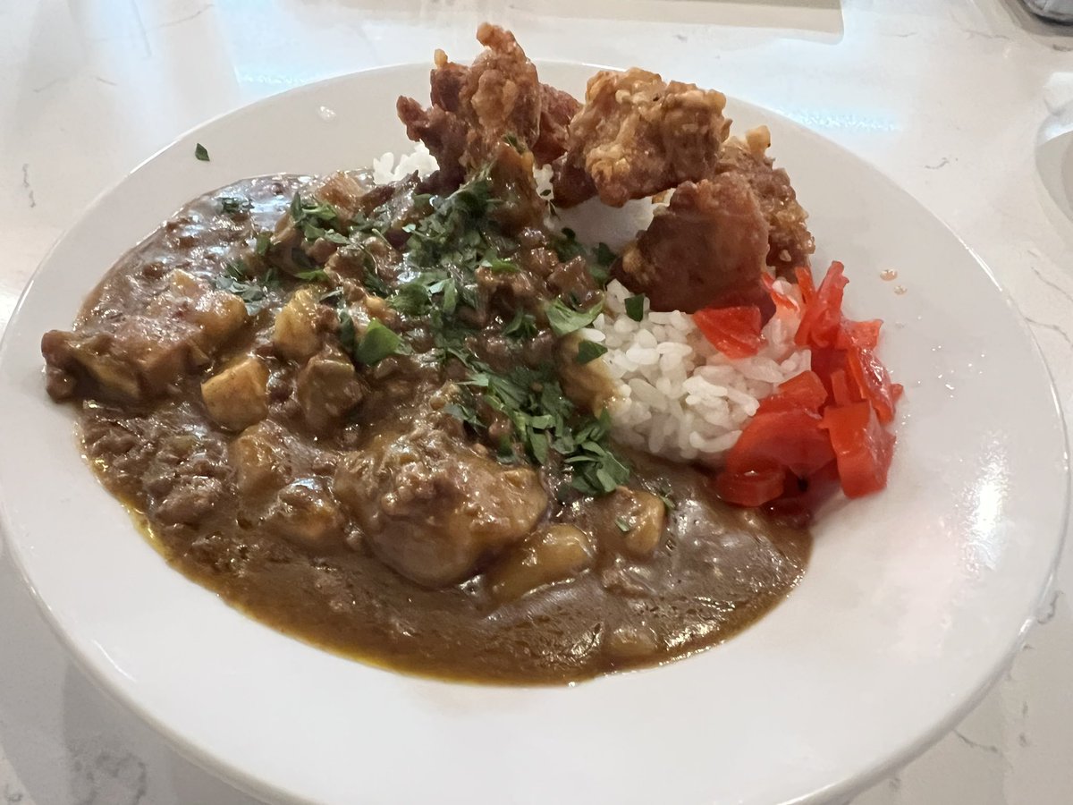 MBenzJ's tweet photo. Very cozy family Japanese Ramen. Open kitchen style with very authentic rice curry. Ramen is superb with pork belly, egg and bamboo in garlic broth. Great services with quick turnaround due to limited seats. Highly recommend for ramen lovers 😝 #ramenizakayaakira https://t.co/6JFYc6np0J