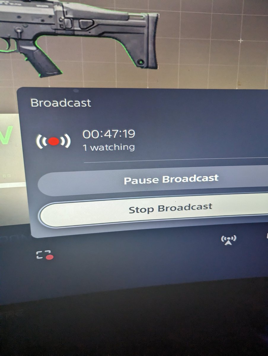 Theblankminds's tweet photo. it's super annoying when you have one random person in your chat but they don't speak prime example of lurking https://t.co/wFMZa7PBhS