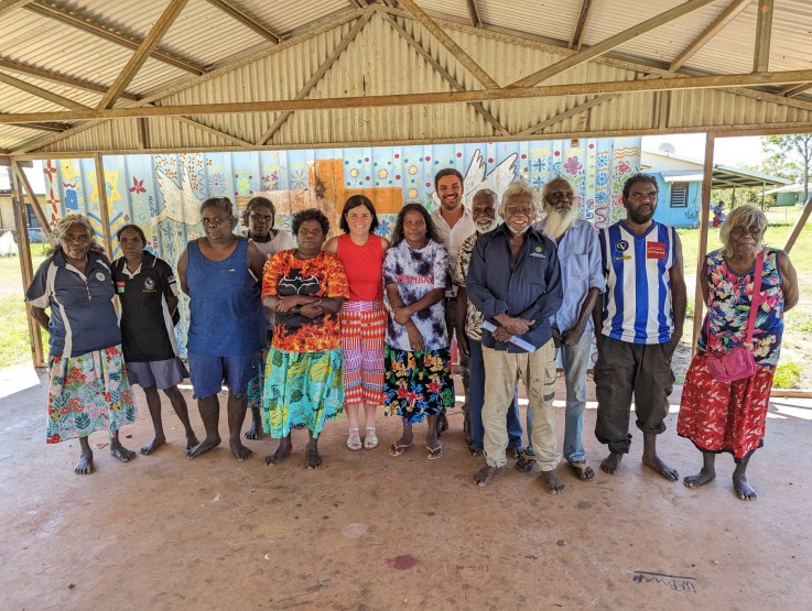 ThamarrurrDC's tweet photo. The Saltwater Coastal Mob recently met with the Chief Minister to discuss their plans to develop Manthathpe as a service and business hub for the coastal homelands. The group comprise the Rak Kirnmu; Yek Maninh; Yek Nangu and, Kura Thipman clans. https://t.co/2iZrYJ0aLS https://t.co/j07oDGgZZC
