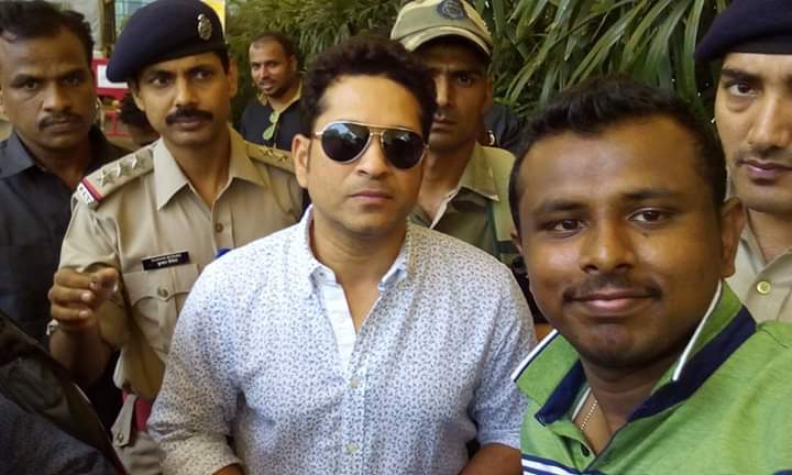 thever_8's tweet photo. Wish you very happy returns of the day sir @sachin_rt #HappyBirthdaySachin #50 #notout https://t.co/5bn6B0V8I1