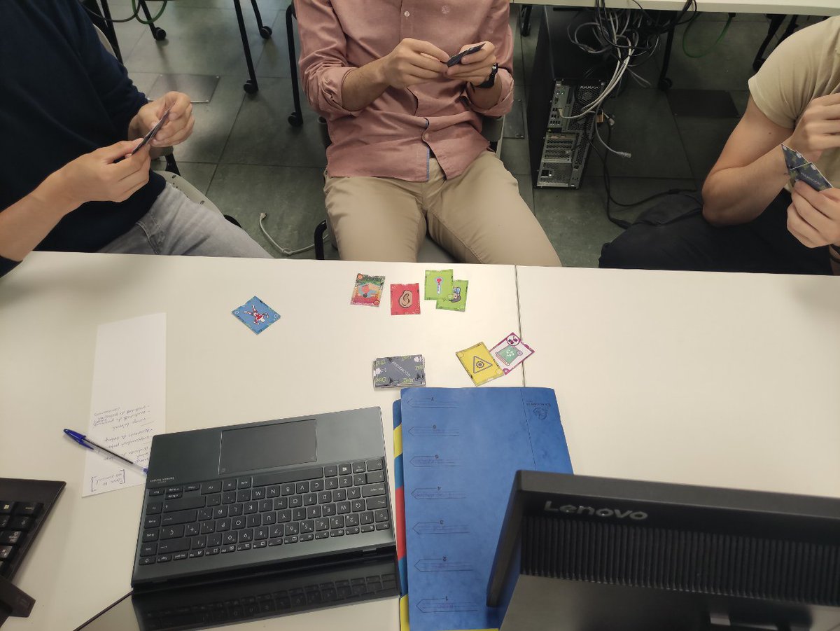 ¿Se puede motivar el aprendizaje a través de herramientas como juegos de mesa? 🃏
Una gamificación para aprender PRL en el módulo de FOL en FP superior de la <a href="/UEuropeaOnline/">Universidad Europea Online</a>.
linkedin.com/feed/update/ur…
#gamificación #FOL #FP #profesora #motivación  #propuesta #online #PRL