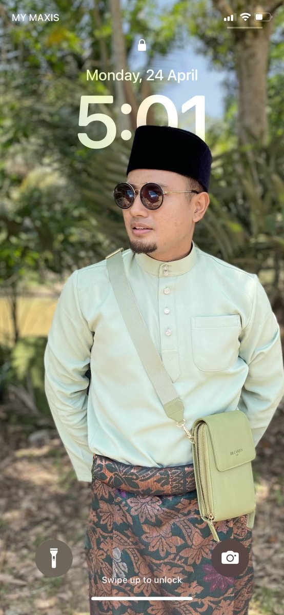 Sheyy_Than's tweet photo. Traditional Dress and songkok 🥑💚 #currentwallpaper https://t.co/kISd1si1Ra
