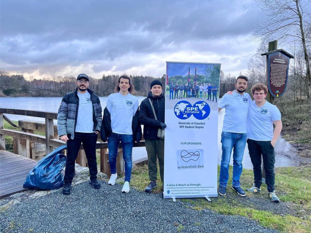 SPEtweets's tweet photo. #SPEcares // #WeAreSPE
Recently, members from SPE TU Clausthal SC took a 5 km walk with the goal of removing waste and preserving the environment. Wonderful initiative.
Credit: spe_tuclausthal via Instagram https://t.co/uGI8kj8JDv