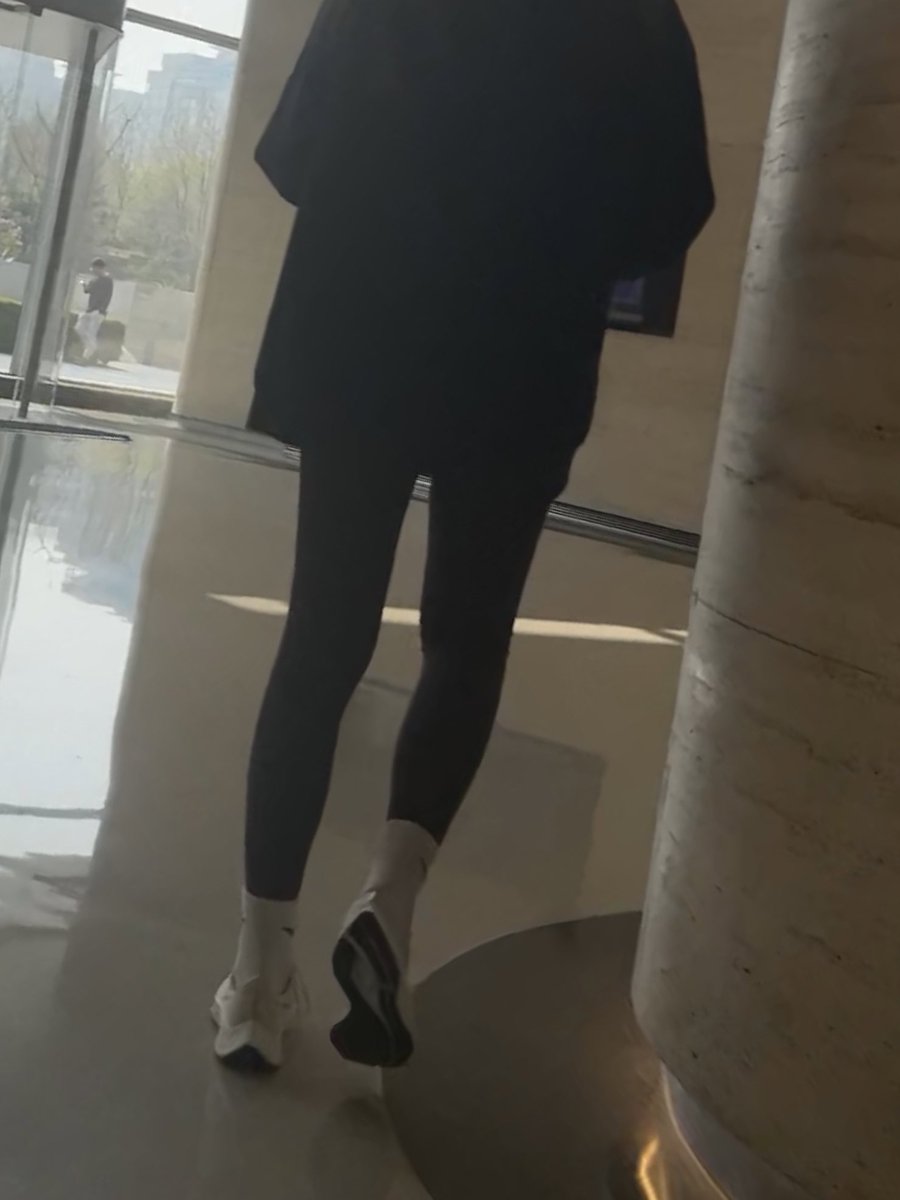 llllfootllll's tweet photo. #美腿 #紧身裤 #丝袜 https://t.co/MXO88HRdGC