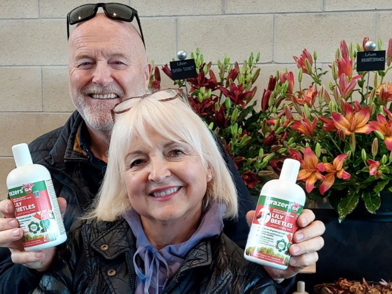 grazersfamily's tweet photo. Hi #gardenshour! Anyone go to #HarrogateSpringFlowerShow? Here are the lovely folk from @HartsNurseryUK with their Premier Gold-winning lilies, grown using our G4 Red Lily Beetle spray. @HarrogateFlower #gardening #GardeningTwitter https://t.co/8FBFBBBMPc