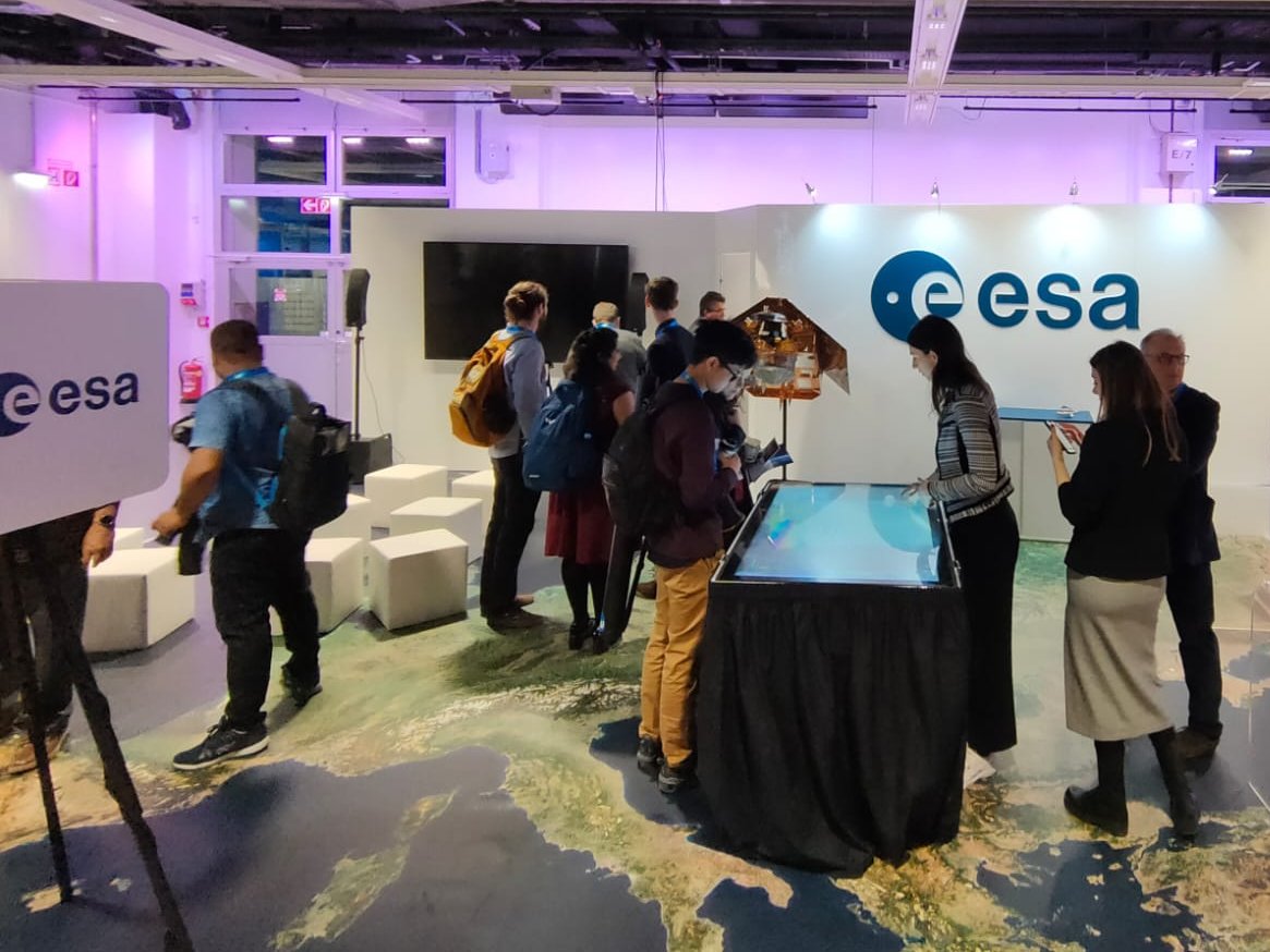 EO_OPEN_SCIENCE's tweet image. If you are attending @EuroGeosciences, pass by the @ESA booth and join @ancapopescu7 and Alessandro Scremin. They will take you on a journey over #EU🇪🇺 with RACE Dashboard race.esa.int showcasing the power of 🛰️ to address societal European challenges!
📍#EGU23🕓13:15
