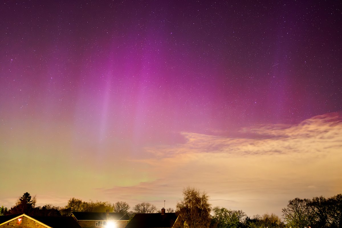 TrisCampbell's tweet photo. @clarkjames70 Thanks James. It cleared a little around 11pm. Unfortunately I could not get out to find a decent composition. Amazing to get them so bright from such a light polluted area, must have been stunning away from streetlights. https://t.co/DkKtrm7zeL
