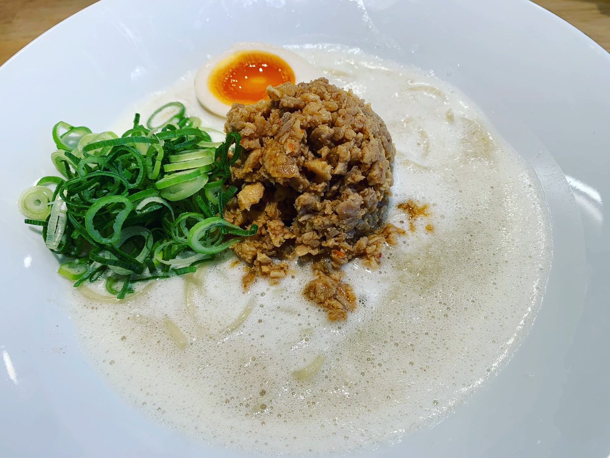 kubotaseimen's tweet photo. 神戸市東灘区田中町
優しい味のらーめん

くぼた製麺処です。
いつもありがとうございます。

新メニュー

大根おろしの入った
みぞれ鶏白湯らーめん

しばらくは夜のみ発売です。

よろしくお願いします。

#神戸ラーメン
#摂津本山
#住吉
#阪急岡本
#東灘
#notpork
#甲南 
#くぼた製麺処 https://t.co/kChDpLVTLt