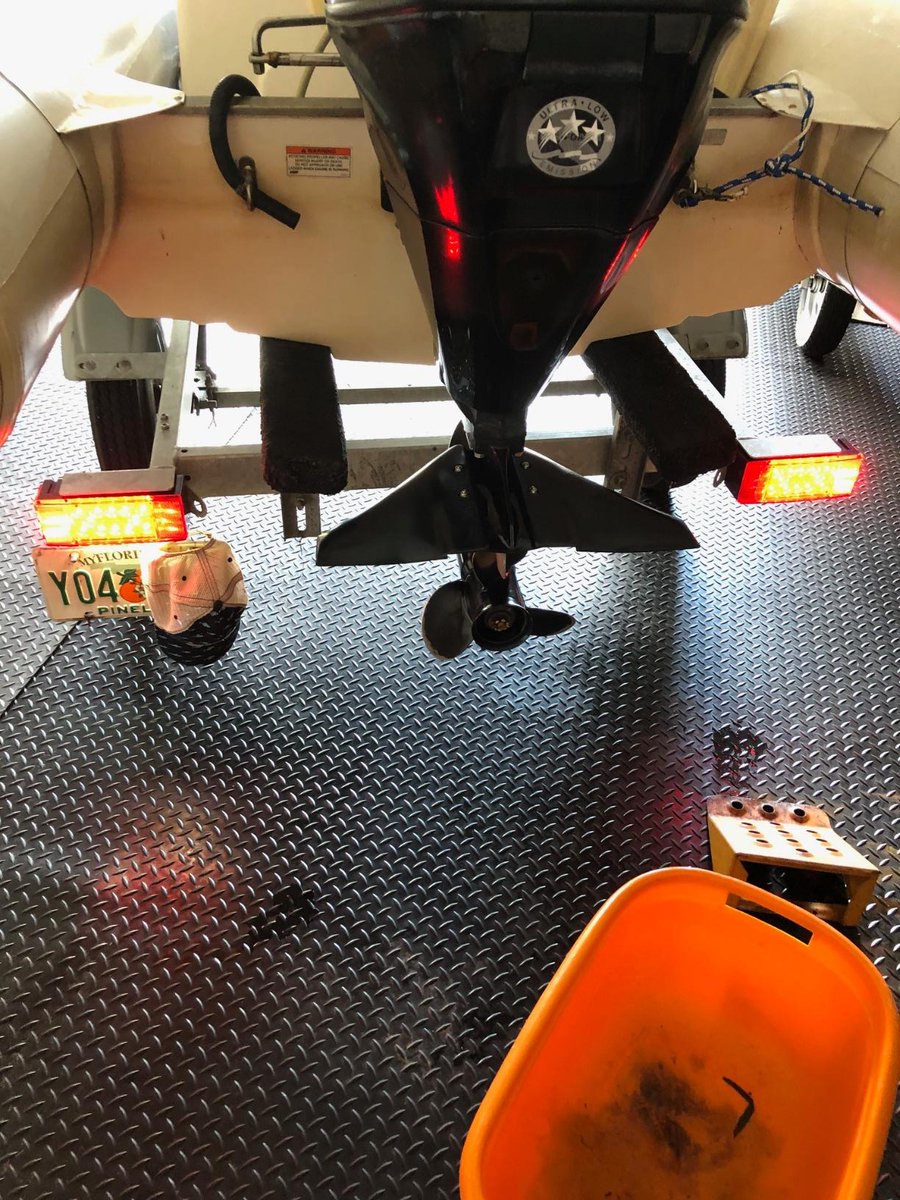 LIMICAR001's tweet image. "After installing the new trailer lights, I can go night fishing again. Hahaha"😁😁😁 #trailerlighting #trailerlights #ledtrailer #boattrailerlights #boatlights #boatlife #boattrailer