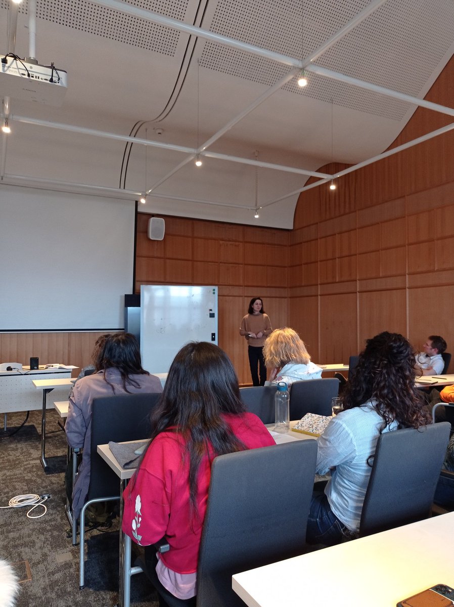 marques_et_al's tweet photo. And now for the polyploidy enthusiasts, the great @Polina_Novik gives her chalk talk about adaptations following polyploidization! #ChromBioDeptRetreat https://t.co/ecuWPDijbQ