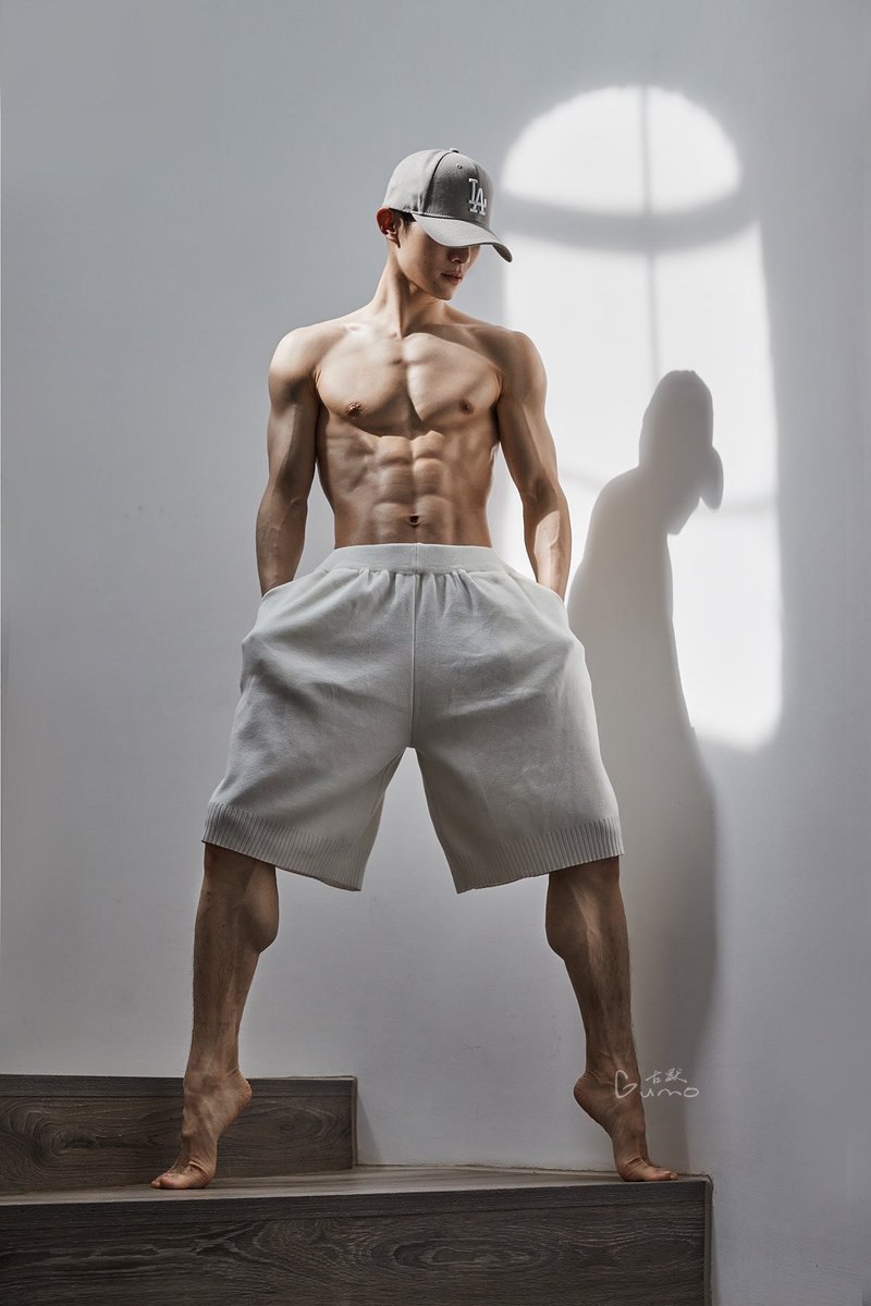 古默 on Twitter "Just waiting for the light gumoo66 asianhotmen asianboy"