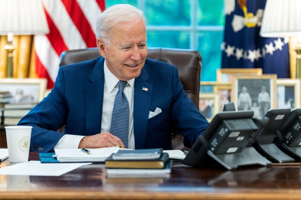 bidencoineth's tweet photo. just ended my call with CZ

he fast-tracked $BIDEN listing on @CoinMarketCap 

thanks bro, 4 https://t.co/wEB8kQAYpf