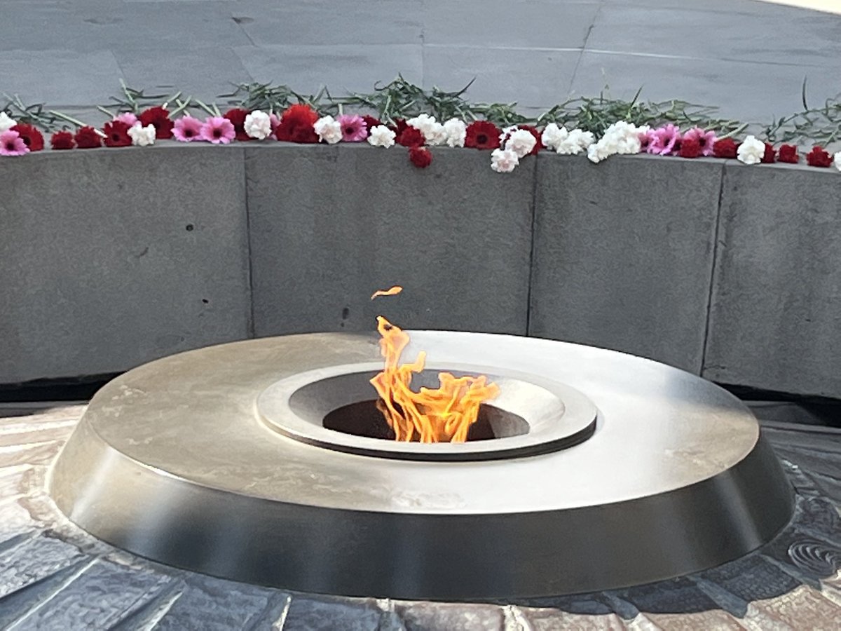 Commemorating all the Armenian victims at #Tsitsernakaberd today.