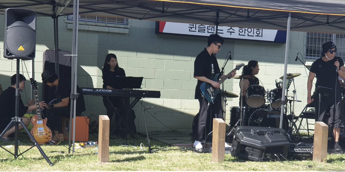 RawNerveKate's tweet photo. 베이시스트로 입단했는데 피아노가 늘고 있다. 바이올린은 언제 함? #bass #piano #violin #viopiabassist #ㅋㅋㅋ https://t.co/t5MAha99xB
