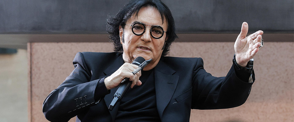 Renato Zero snobba la Schlein: “Chi è? L’utero in affitto è assurdo, con tutti i bambini da adottare…” dlvr.it/SmzG89