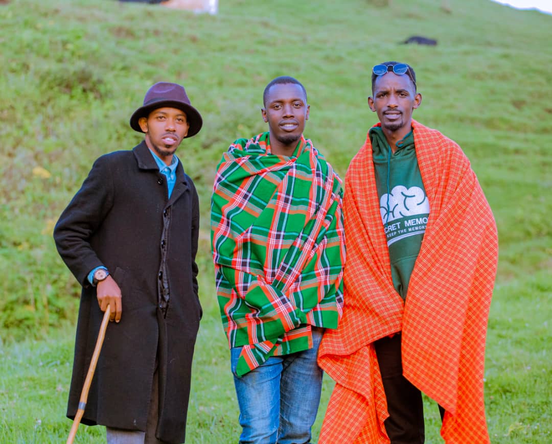FilsDeBoncoeur's tweet photo. 1/4 Mu mpera z'icyumweru narigabye njya mu @Visit_Bigogwe. Umuvandimwe @Ngabo_Karegeya twaherukanaga 2017 I Gabiro.
Warakoze kutwakira hamwe na @SecretMemory9 team iyobowe na @ManziGato1
#UrwUmutesiPamela wimanye Bisaninka bya Ngabo wo Mu Bigogwe.

Amata aguhame 
#KeepTheMemory https://t.co/QTelPl4VTs