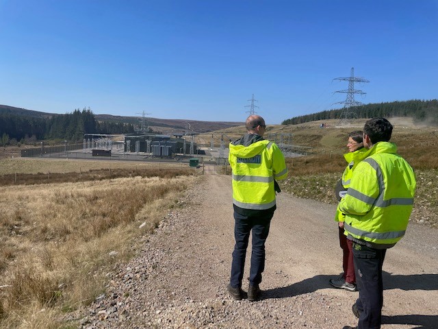 SSETransmission's tweet photo. Thanks to @ArianeBurgessHI for visiting our #Tomatin site, which has delivered a 47% increase in #Biodiversity. As we deliver a #NetworkForNetZero, we're committed to creating a positive #environmental legacy in Scotland’s precious habitats🌲
More info👉 https://t.co/xxmeEMx9CA https://t.co/a5KOHonOe8