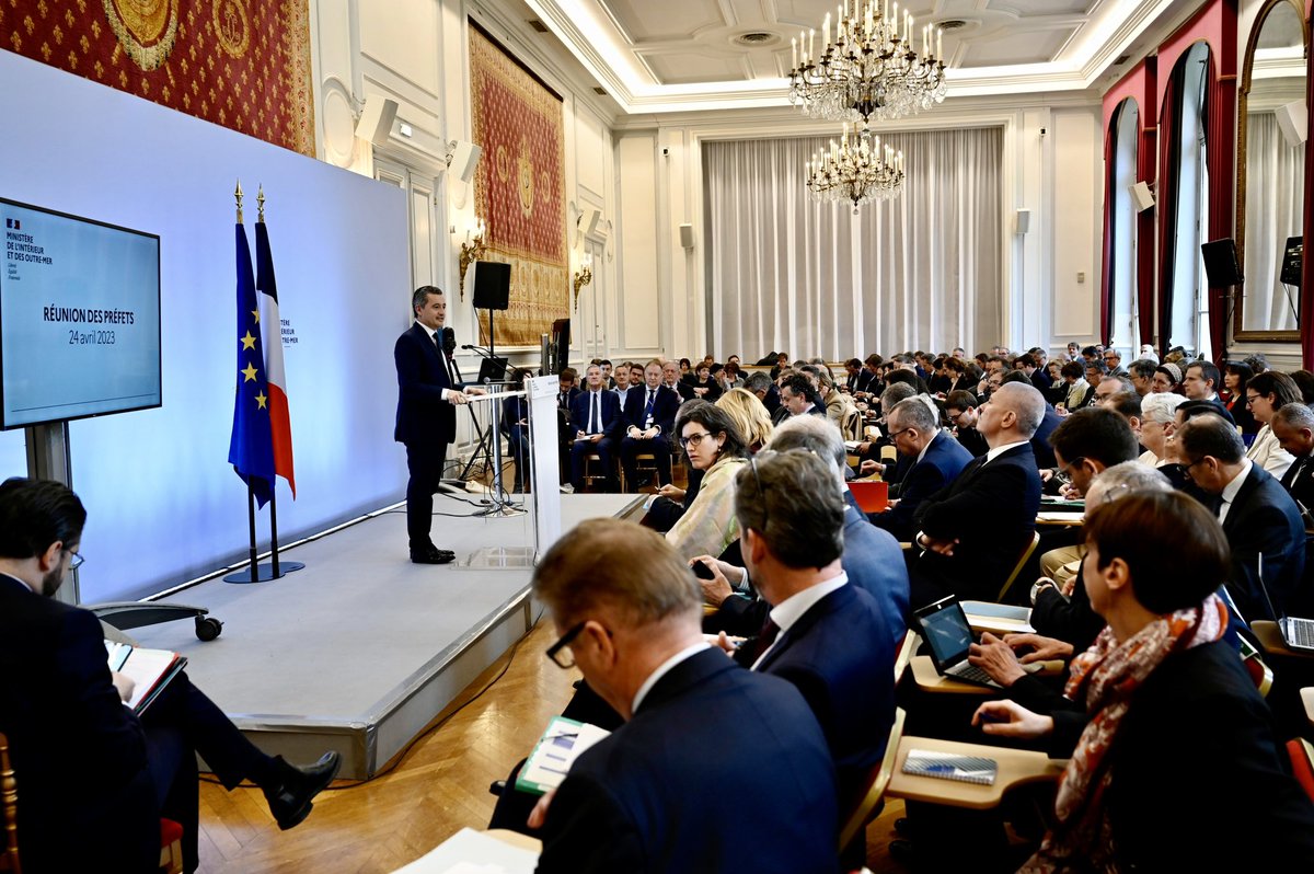 Ce matin à Beauvau, j’ai réuni les préfets pour leur rappeler les priorités qu’ils auront à gérer dans les prochaines semaines : la lutte contre la délinquance, en particulier contre les rodéos, et le combat contre le trafic de drogues. Je leur ai également demandé une vigilance