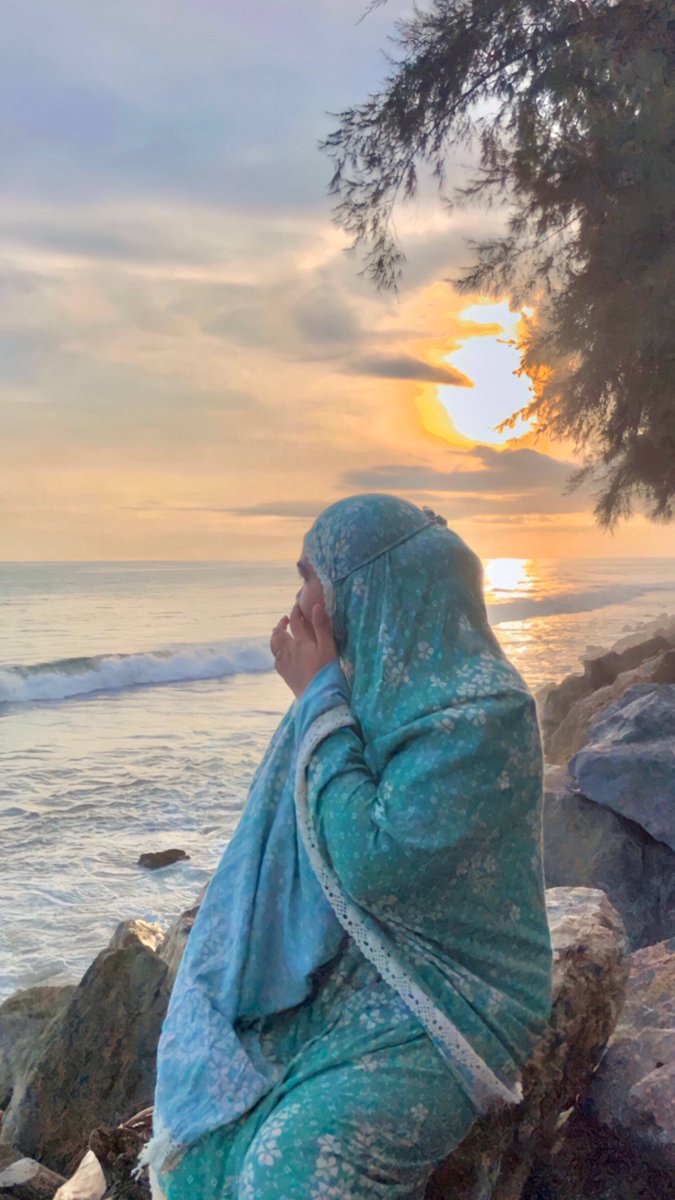 la_belle99's tweet photo. Apapun yang hilang darimu, akan diganti dengan wujud yang lain🌷
Terus tumbuh, jangan patah- https://t.co/t3mt8qoYD7