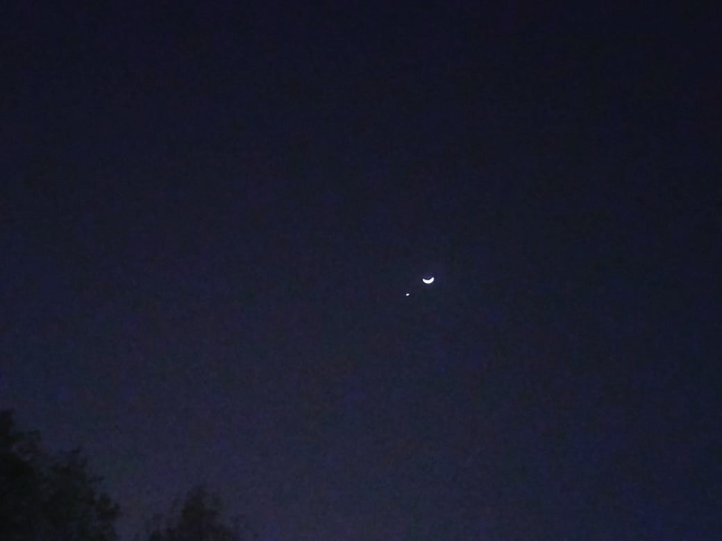 HusnaNaeem7's tweet photo. ✨🌜

#photographybyhusna

-

-

-

-

-

-

-

#trending #follow #viral #skylovers #photography #explore #love #likeforlikes #famous #photooftheday #likes #dawndotcom #beautiful #cute #followme #style #beauty #moon #star #photographylovers #astrophotography #astrolovers https://t.co/CbsRRJjH8s