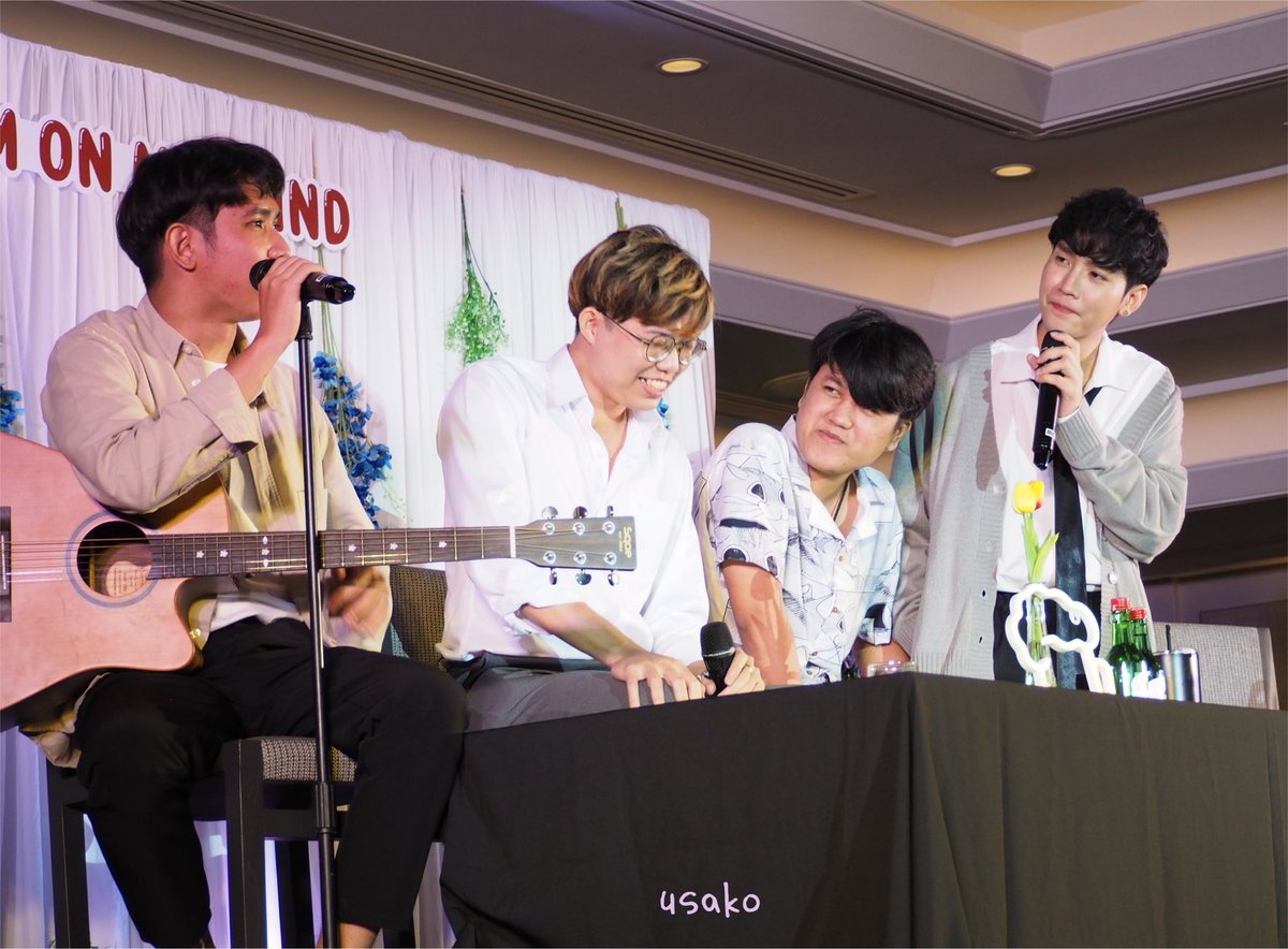 I watch them playing games every night😁

And yesterday, it was glad to meet you again 😆

#POWERHORSE
#KIMONMYMIND
#ขุณขิมมอญ
#thegozz
#ชายเอย
#ใครไม่หันแต่คิมหันต์