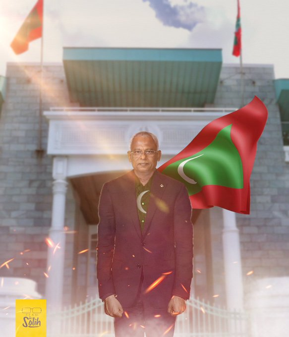 AsluMeehaa's tweet photo. އިކޮނޮމިސްޓް، ހެލްތު އެކްސްޕާރޓް،ހިއުމަން  ރައިޓްސް އަދި އެންވައިރެމެންޓް ޗެމްޕިއަން ފަދަ ލޭބަލް ޖަހައިގެން ސަޅިބައިސާއެއް ނުކަނޑައެވެ.  ނަމަވެސް ކޮވިޑް މެނޭޖެކޮށް،އިގްތިސާދު އިޔާދަކޮށް ތިލަފުށީގައި ކުނި އެންދުން ވެސް ހުއްޓުވާލި ލީޑަރަކީ ހަމަ ރައީސް އިބޫ ސާލިހް!  ދިވެހިންގެ ހީރޯ! https://t.co/hmaQeoq52n