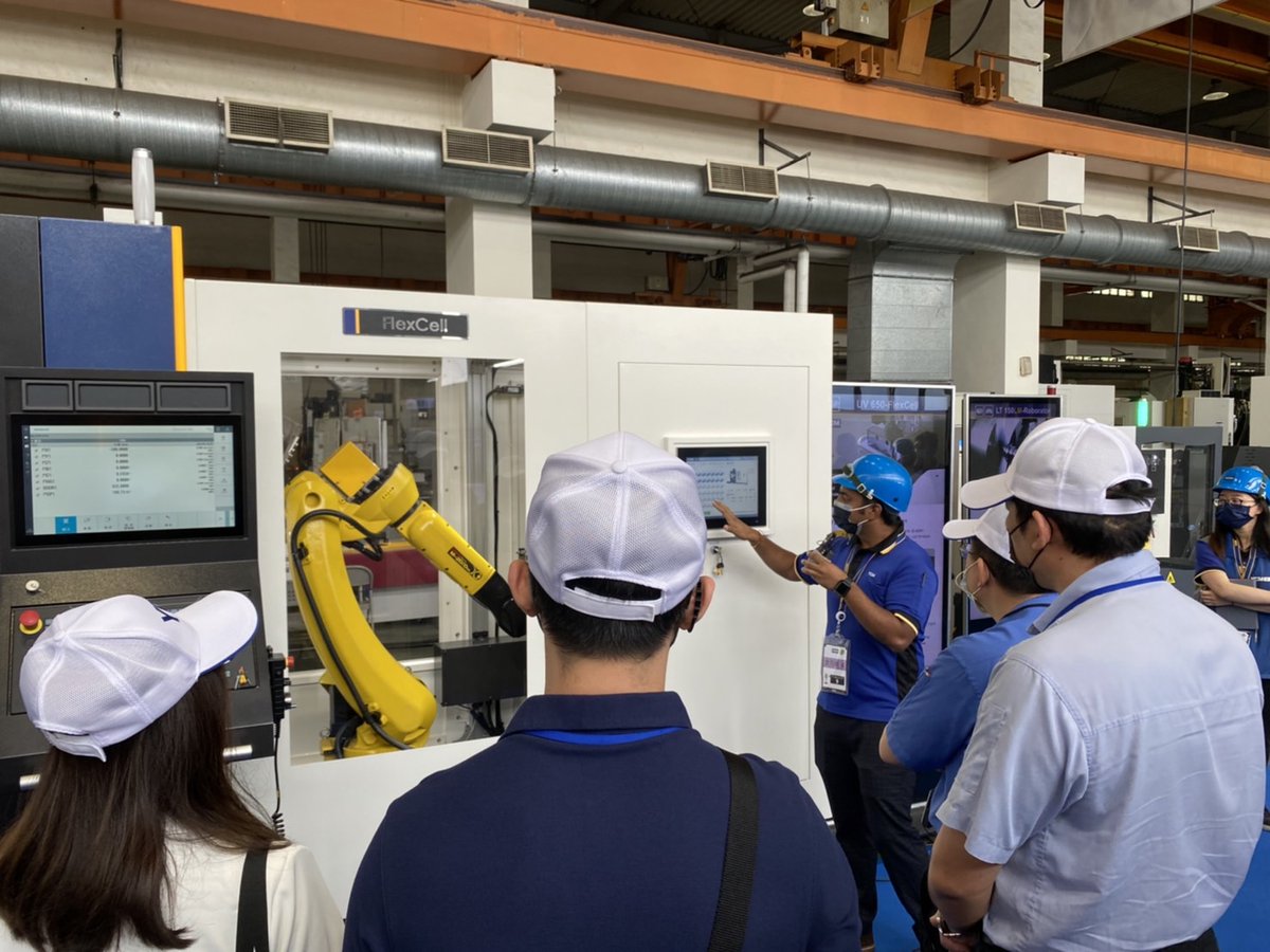 YCMCNCMACHINE's tweet photo. "Demo Week at YCM"

✅ Multi-axis &amp; Multi-functional technology advancements
✅ Smart Automation tailored to customers' needs 
✅ Smart Manufacturing Solutions addressing several key industries.
✅ Green Manufacturing for sustainable development https://t.co/nMZ2GmbUs6
