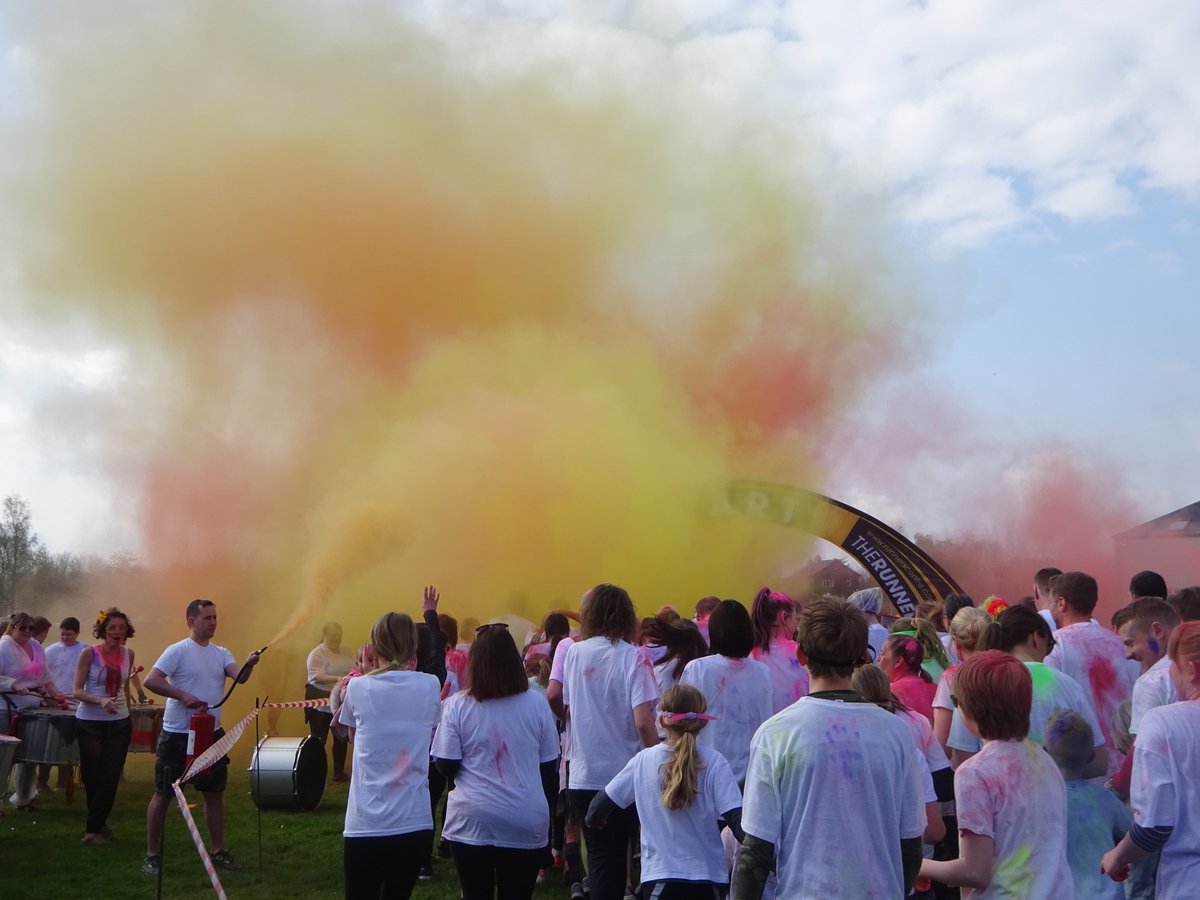 Our boarders attended the @KendalColourDash over the weekend. This is a highlight every year, when we head out for a fun-filled 5km run, packed with colour and music, all in support of <a href="/SJHospice/">St John's Hospice</a>. The ice cream was pretty good too...!

#boardinglife #windermereschool