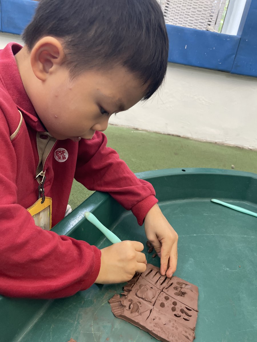 ESFAbacus's tweet photo. We are diving head first into our new inquiry into how people express themselves through the arts. There is so much to discover and to learn from each other. #earlyart https://t.co/CNLQ7RIqrV