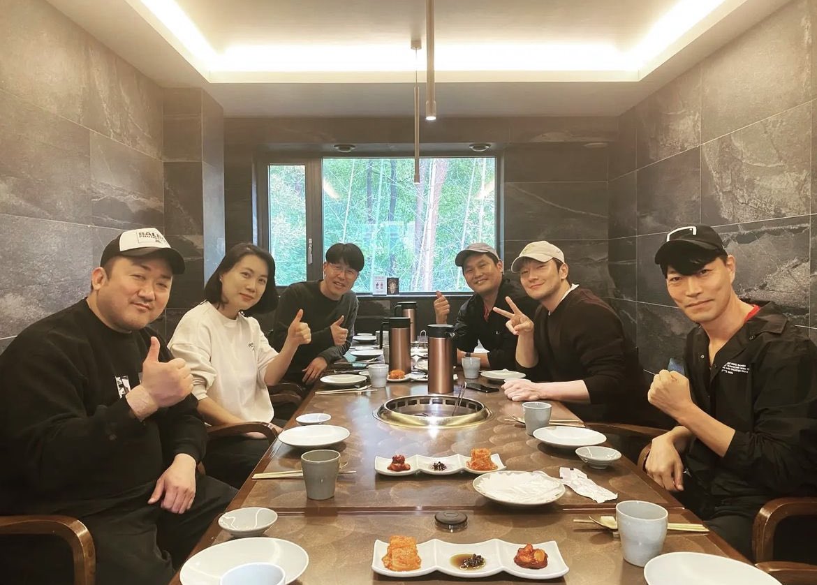 fallinlovedrama's tweet photo. 범죄도시 2 주연 세명 아름답다 https://t.co/tsrXSJqEms