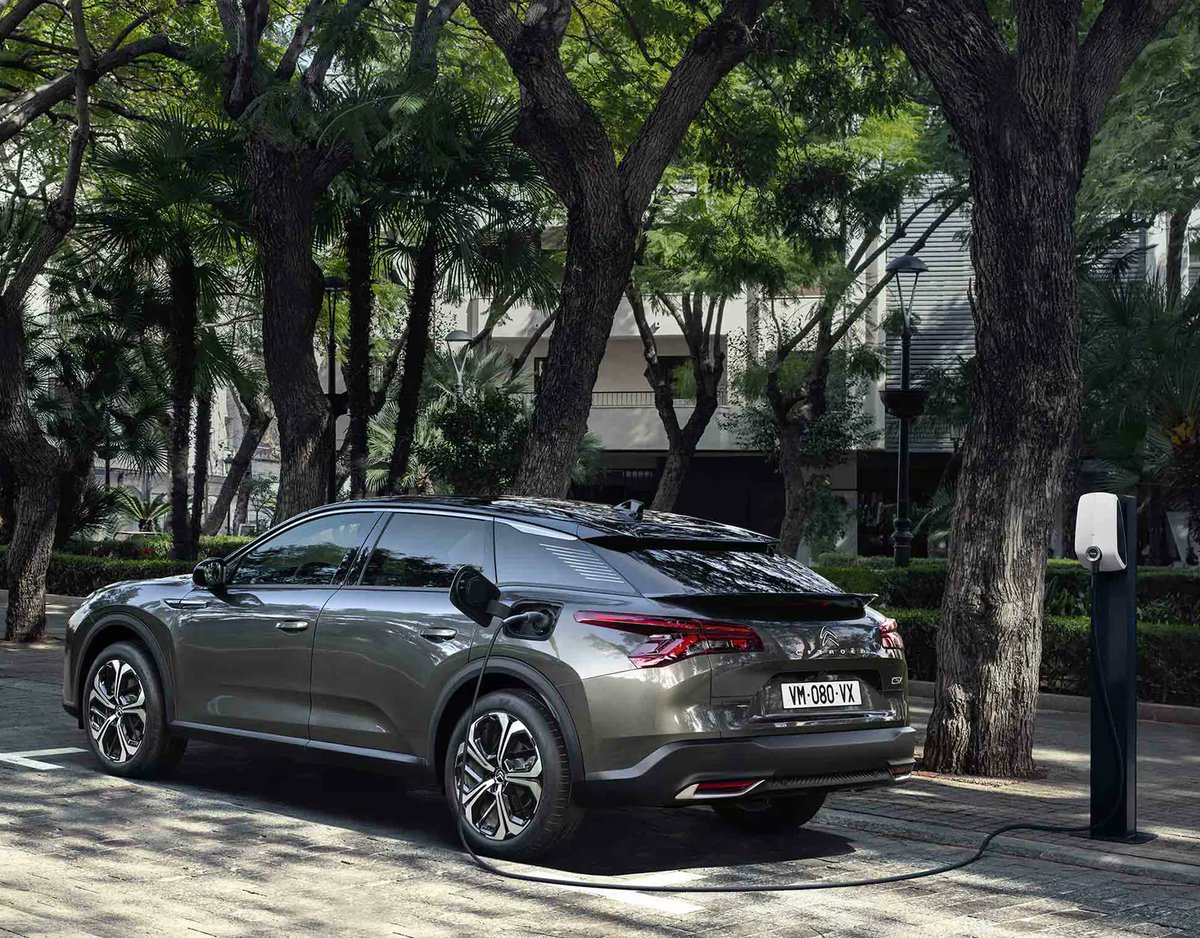 AutomotorSL's tweet photo. Recargar tu híbrido habitualmente: no podría ser más fácil 🔌✅

#automotor #toledo #citroentoledo #eco #hibridoenchufable #citroen #hibrido https://t.co/TDLPQMNOWj