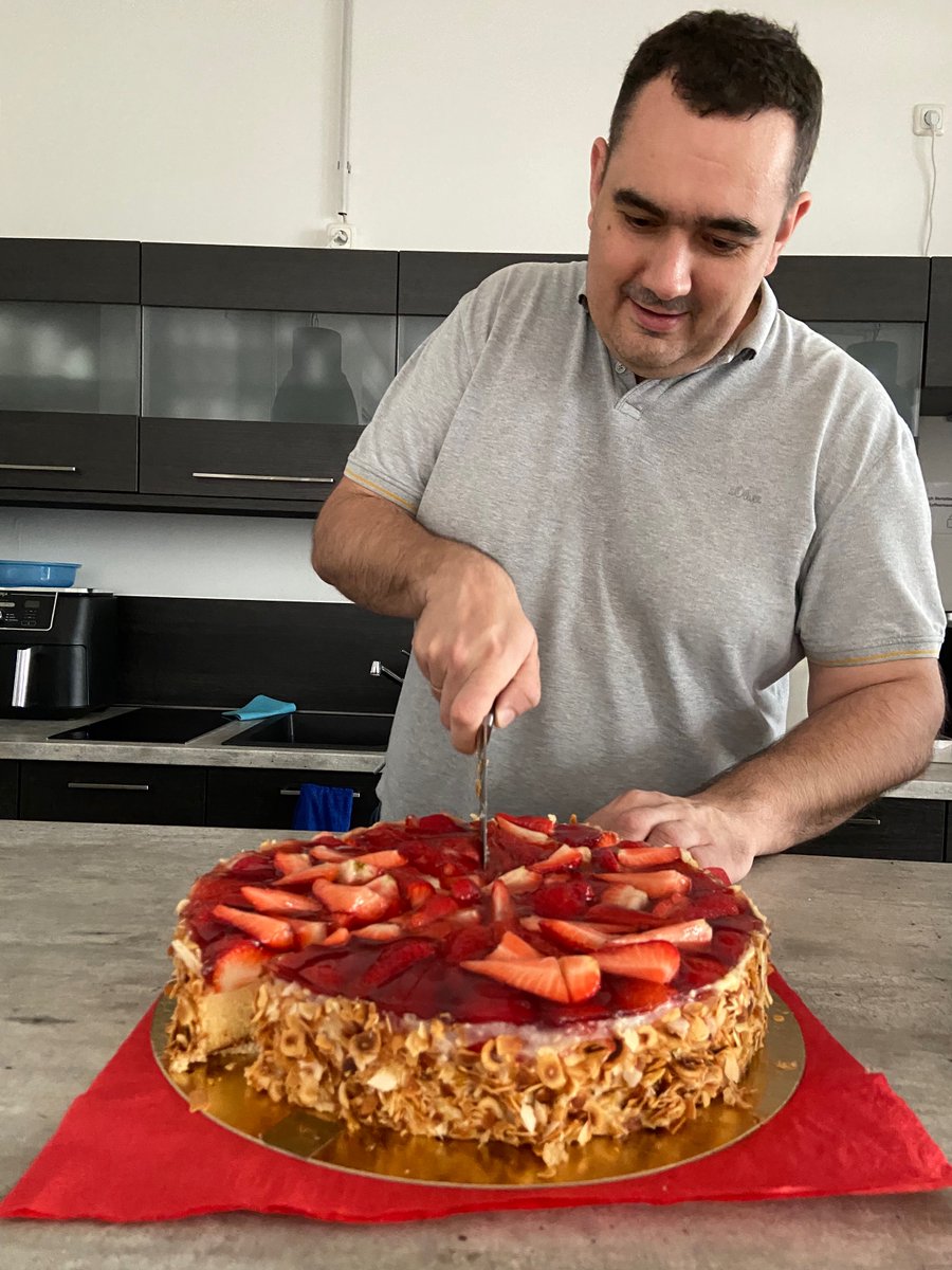 Söldner Consult (@soeldnerconsult) on Twitter photo Gestern hatte unser lieber Kollege <a href="/AlexElectron/">Alexander Lavrinovich EU1L</a> Geburtstag und heute gibt es Kuchen 🥳
So kann die Woche doch beginnen 😃
<a href="/soeldnerconsult/">Söldner Consult</a> #birthday #celebration #nomnomnom Gestern hatte unser lieber Kollege <a href="/AlexElectron/">Alexander Lavrinovich EU1L</a> Geburtstag und heute gibt es Kuchen 🥳
So kann die Woche doch beginnen 😃
<a href="/soeldnerconsult/">Söldner Consult</a> #birthday #celebration #nomnomnom