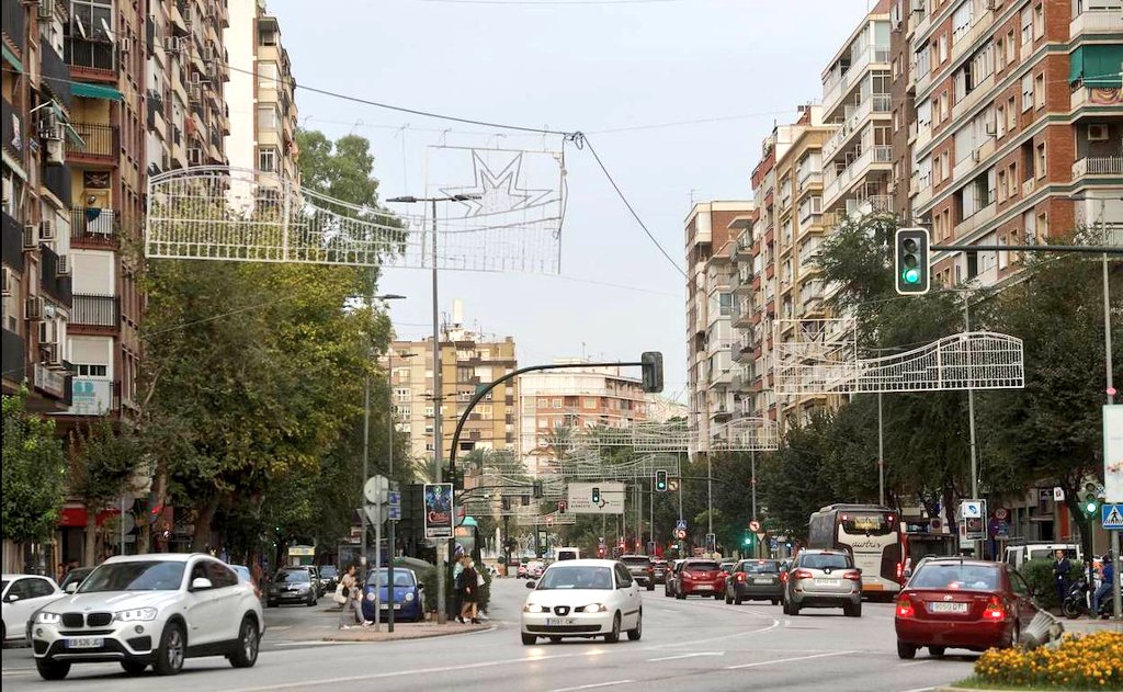 AlbaladejoPress's tweet image. Hoy es un buen día para recordar que la ciudad de #Murcia mantiene el nombre de #PrimodeRivera en una de sus principales avenidas del centro. Pero no se trata del creador del partido fascista Falange, sino de su padre y dictador, que dio un golpe de estado en 1923.