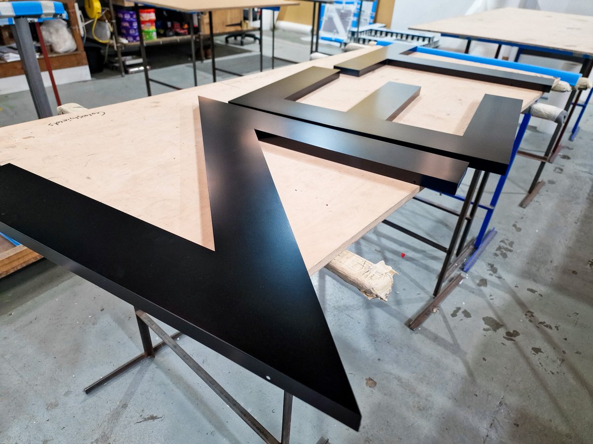 blaze_signs's tweet photo. Happy Monday! 🎉🎊

Have a peek at what's cooking in the factory today... 👀
.
.
.
.
.
#branding #signage #construction #manufacturing https://t.co/M2aBvHDsLn
