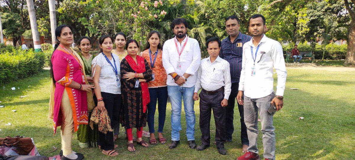 ayuda_dev's tweet photo. !!वह बदलाव बनिए जो आप दुनियाँ में देखना चाहते हैं!!
#Dev_Foundation संस्था #BHL_livelife योजना की गोरखपुर में स्वयंसेवक की ज्वाइनिंग और संक्षिप्त बैठक कर संस्था के विचारो और कार्य योजना की जानकारी दी गयी।⚜️
#Dev_Foundation 💐
(Health and Education equal without discrimination) https://t.co/wnvIeCd1us