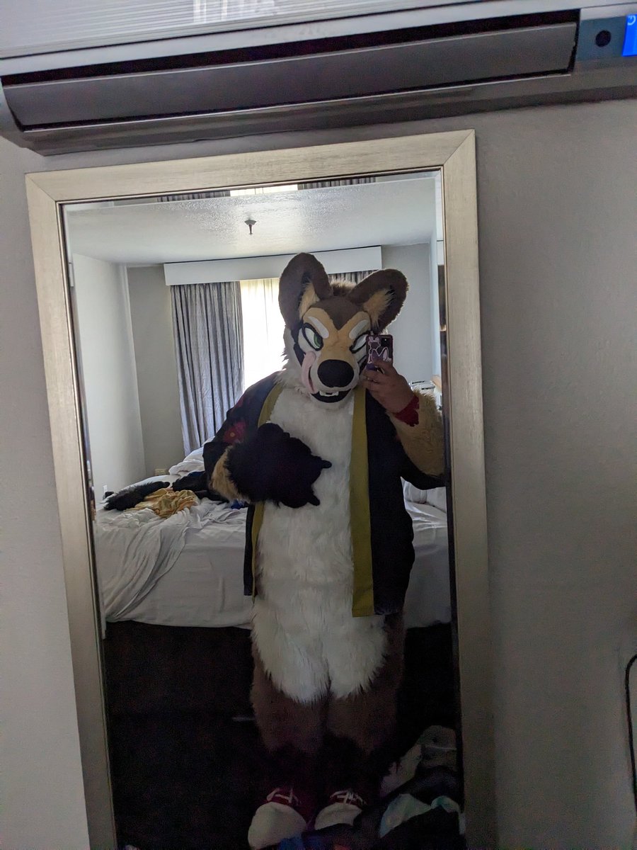 TysonnuggiesAD's tweet photo. @maxxthefoxx Nice kicks to I got them in red https://t.co/DbWZ3icC4e