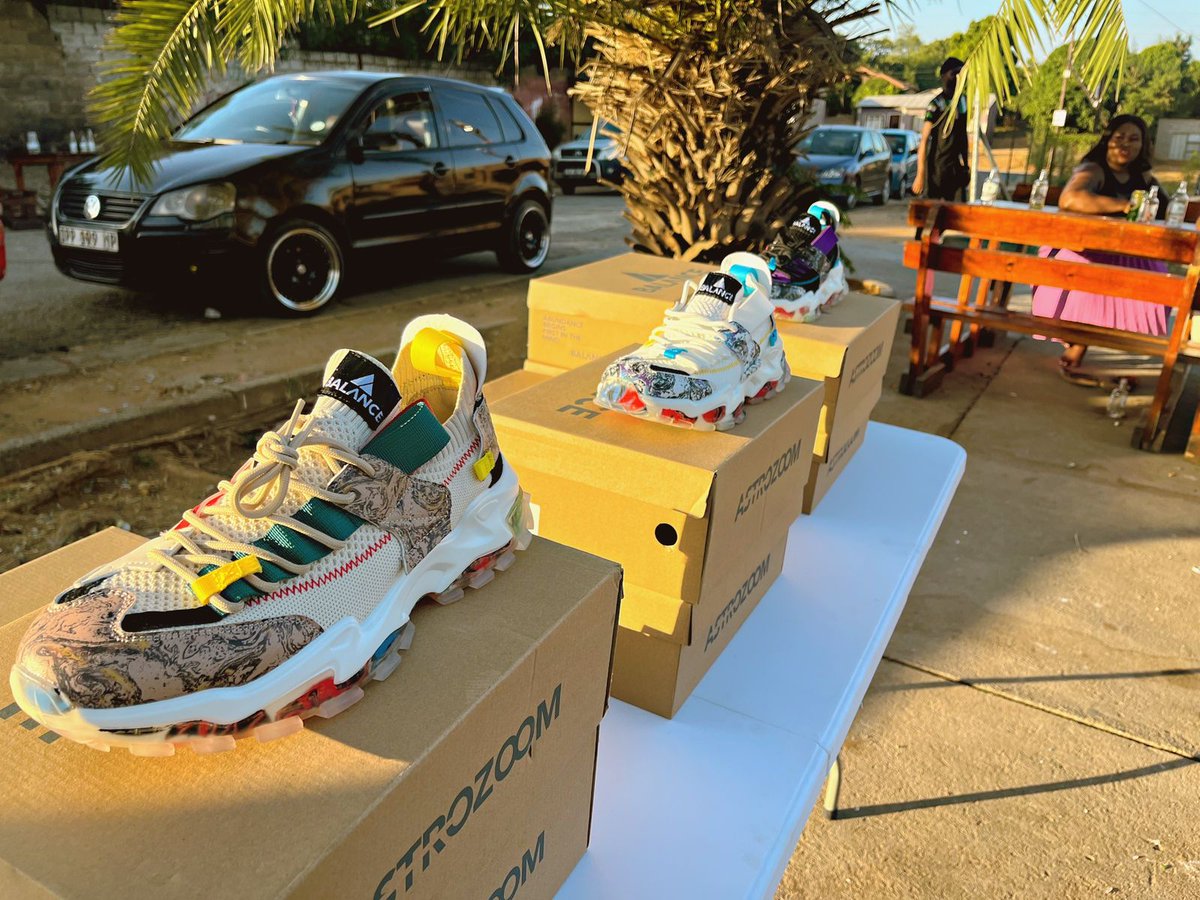 balancestoresa's tweet photo. Kasi to Kasi Siyakokota. Balance to the world.
Available Online https://t.co/LG17cVHmUT
WhatsApp 0676852147
Astrozoom Retails for R1 199.99
Available in 3 colors
#balancefootwear #balancesneaker #balance #balanceastrozoom #astrozoom #sneakerheads #adultingshowmax primo https://t.co/dOzMZj0oRx