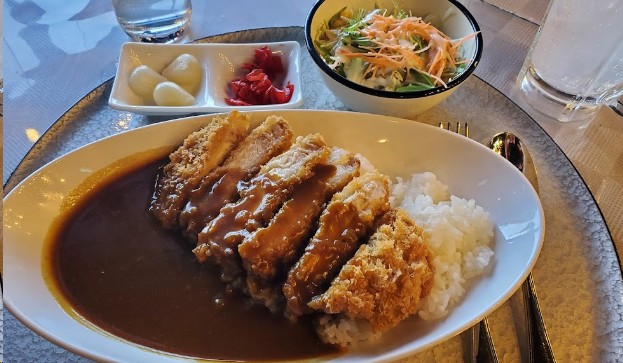 cherry05_10's tweet photo. 今日の球場でのランチはカツカレーで🏌️‍♀️⛳🍛🍛😋球場の中でかわいい小動物💕✨✨これが何の動物か知っている人はいますか🤔
#ゴルフ #ゴルフ好きな人と繋がりたい #ゴルフ好きと繋がりたい #ゴルフ初心者 #ゴルフ好きと繋がりたい #ランチ #カツカレー #動物 https://t.co/9eYyJmz63H