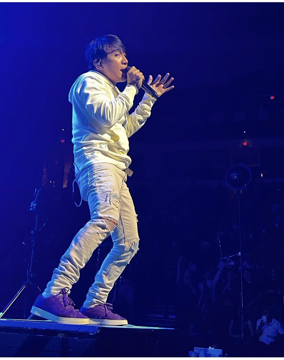 Thank you to @HudsonJeans for all your support for @arnelpineda during the @JourneyOfficial 50th Anniversary tour!  Style by @YulSession #stylebyyul