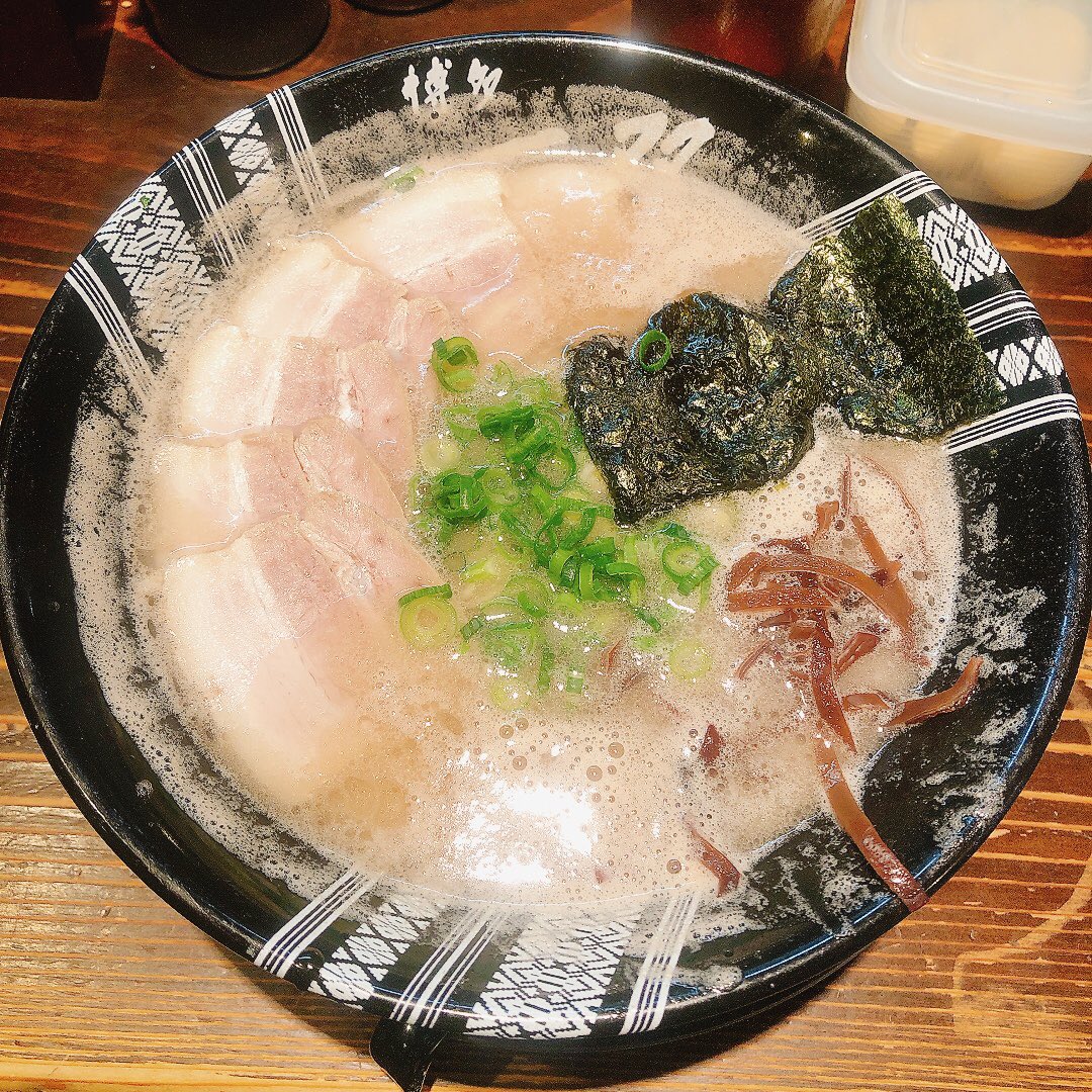 utah_utah_'s tweet photo. 前日友人の結婚式で福岡行ってきました
暫く麺類は控えます
#大地のうどん 
#一双 
#一蘭
#一幸舎 https://t.co/KIm8VMeFFe