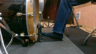 drumgijuku's tweet photo. 【機材紹介 Pearl クォードビーター】
小さな機材も研究に余念がないドラム義塾のこだわる男、石橋先生によるバスドラムビーターの実演。
マニアック!
@PearlDrumsUS @pearldrums1946 #drums #drumset #pearldrums #drumpedal #quardbeater
https://t.co/Trg6fSztI2 https://t.co/OECdrfJ4b7