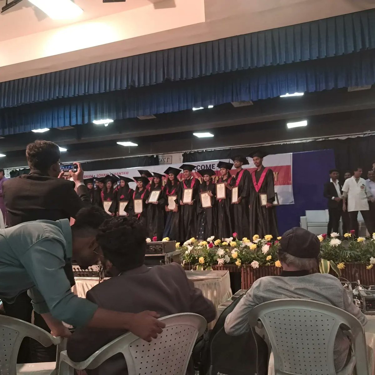 સાયન્સ ઓફ નર્સિંગ પદવી સમારોહ દરમિયાન કર્ણાવતી મહાનગર અનુસુચિત જાતિ મોરચા ના અધ્યક્ષ શ્રી ભદ્રેશભાઈ ભાઈ મકવાણા ની ટીમ હાજર રહી