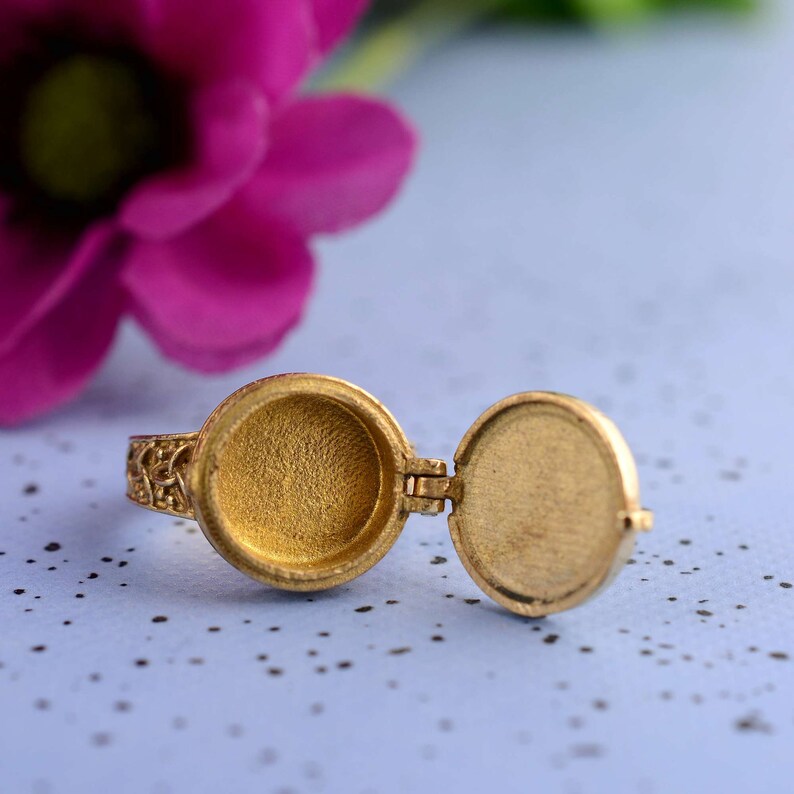 uniquekaja8650's tweet image. Exciting to Share My New Shop Rings 
Natural Star Poison Ring, Black Magic Ring, Openable Ring, Magician Ring, Gift For Women, #poisonring #Wizards 
#openable #giftyourself #starring #brassring