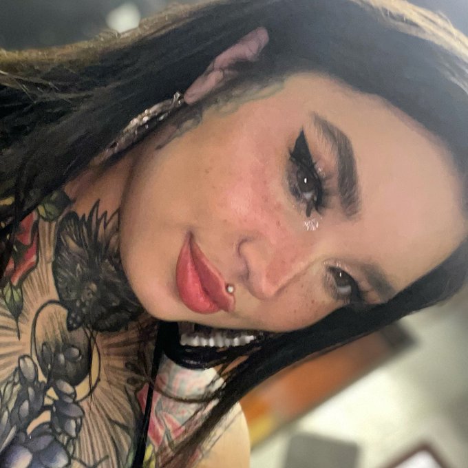 I  feel cute but can&rsquo;t get a good pic https://t.co/TcngfB6x7H<a href="/tag/tattoogirls"class="tags"><span>#tattoogirls</span></a>