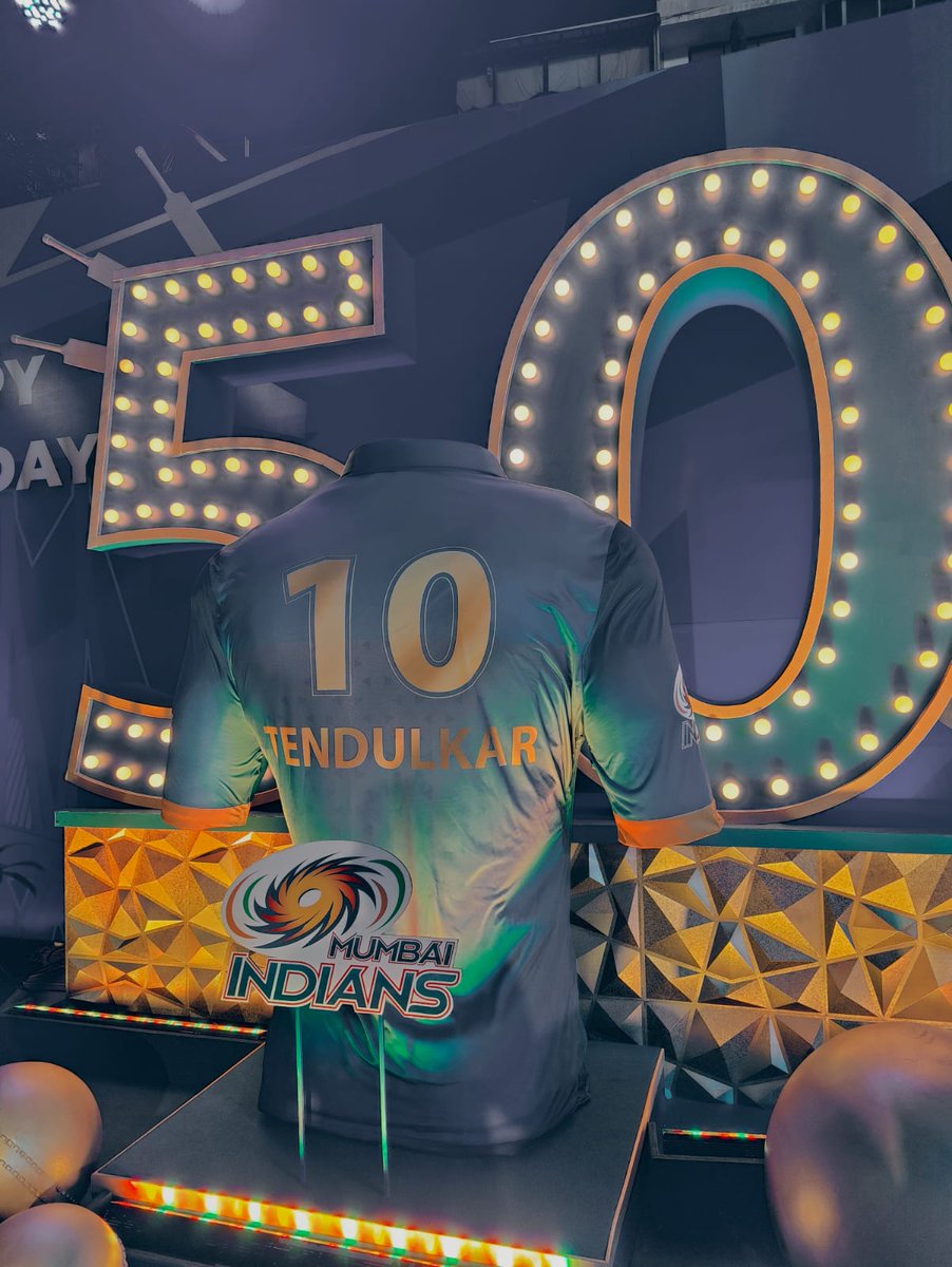 true_rohit_fan's tweet photo. Happiest 50th birthday master
@sachin_rt @mipaltan

#50ForSachin #HappyBirthdaySachin https://t.co/mzEJs6LA1p