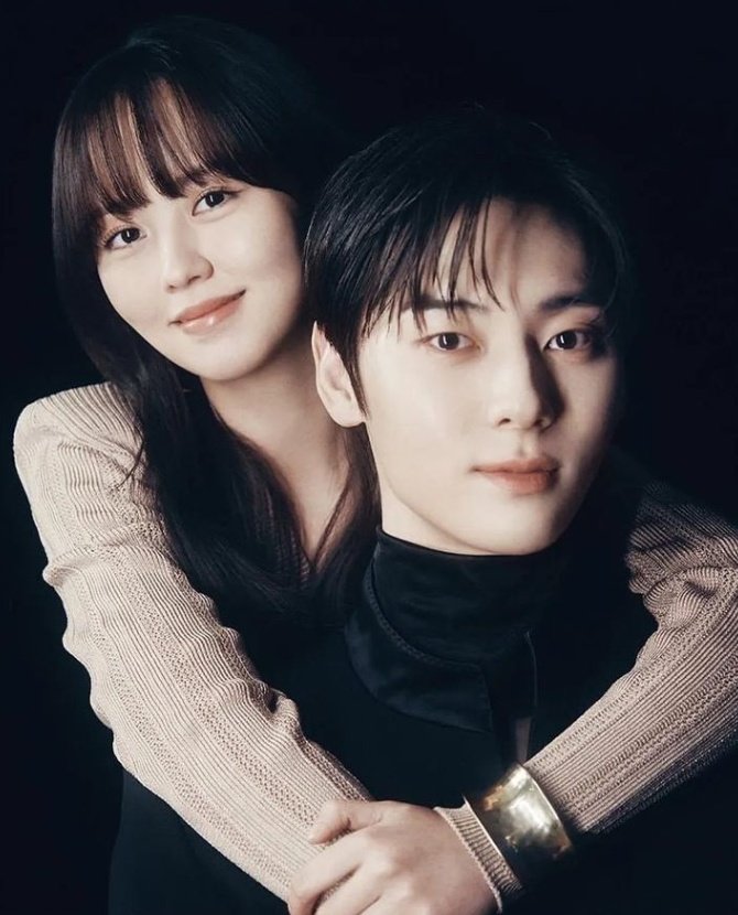 MyKoreanDramaID's tweet photo. #UselessLie udah mulai syuting, dan siap naik kapal couple #KimSoHyun sama #HwangMinhyun 😍 https://t.co/95atjqGZv0