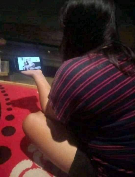 AsfarMdc's tweet photo. Lagi seruh nonton drakor ,😂�� https://t.co/zsJPKPFiyV