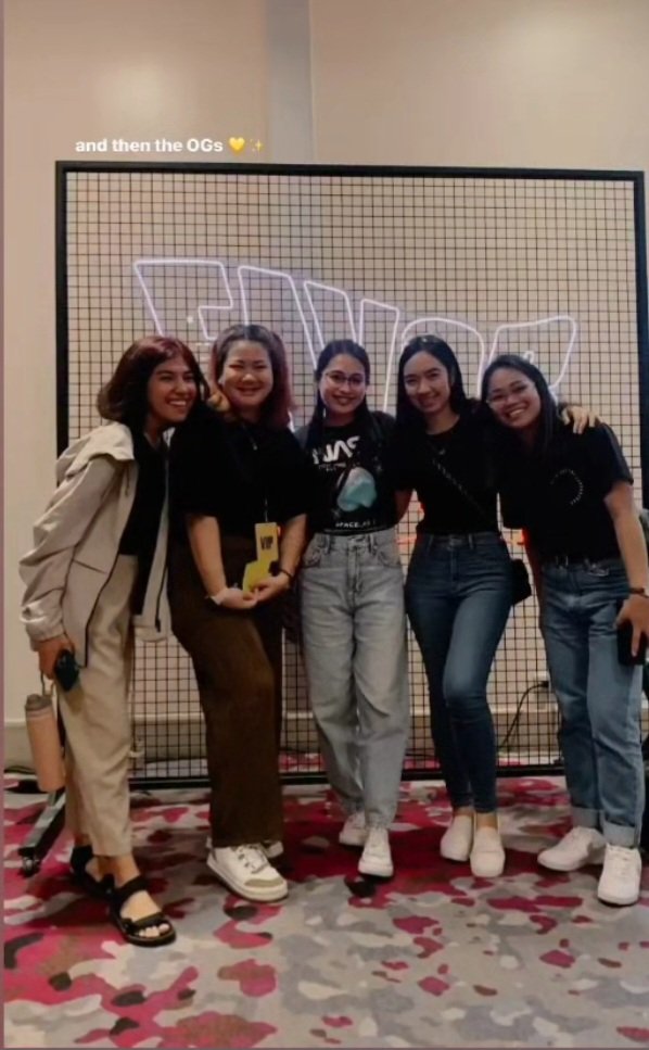 keithblancaa's tweet photo. My heart is full!! 💛✨️ https://t.co/MLlVLji9Ev