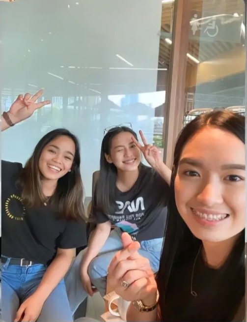 keithblancaa's tweet photo. My heart is full!! 💛✨️ https://t.co/MLlVLji9Ev