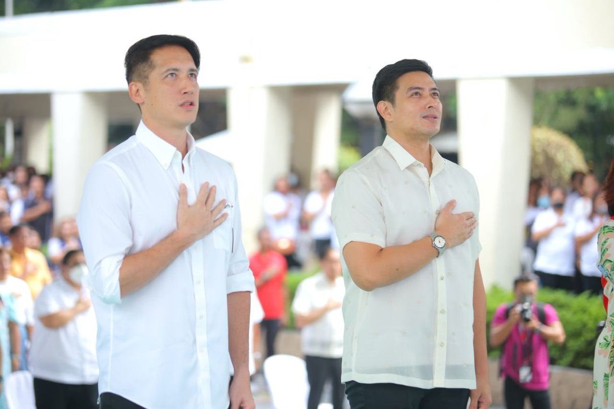 AlfredVargasPH's tweet photo. We reflect our undying allegiance to the Filipino nation in our solemn pledge to our flag—a symbol of our struggle for liberty as a people &amp; the indefatigable spirit of Bayanihan 🇵🇭

#actionvision #servicetohumanity #pinoyako #vmgiansotto #monday https://t.co/1MqdY3USeu